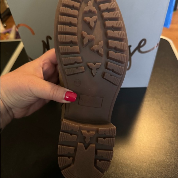 Size 9 1/2 Tan Crown Vintage Boots - Picture 5 of 6